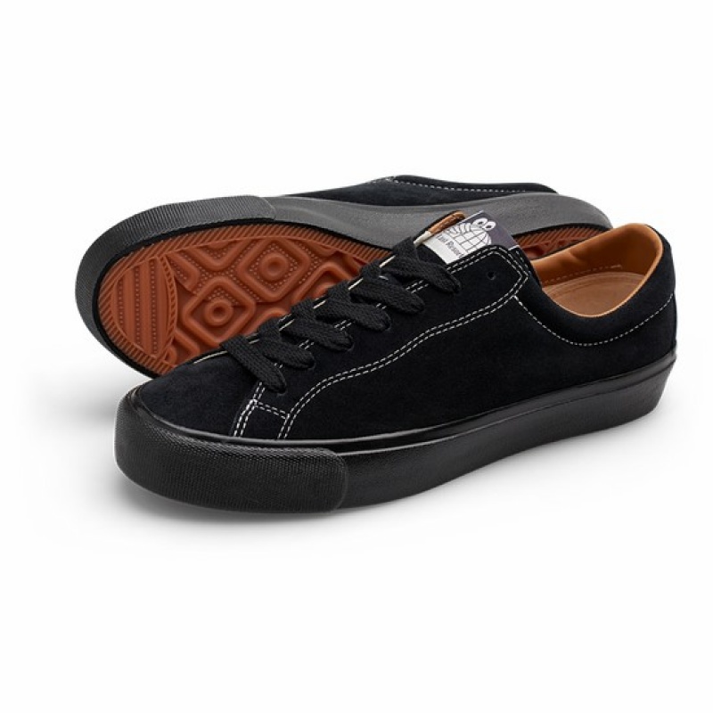 Black / White Men's Last Resort AB VM003 Suede Lo Skate Shoes | Canada-8059247